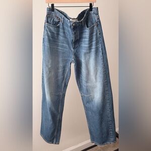 Madewell Darted Barrel Leg Jean. Women’s size 29